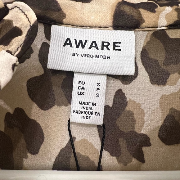 LEOPARD SHIRT Ruffle Shoulder - Picture 3 of 9